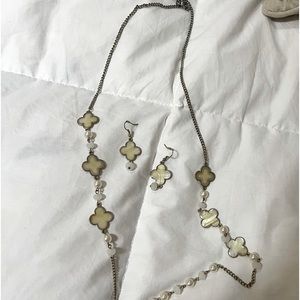 Neckless light yellow stone